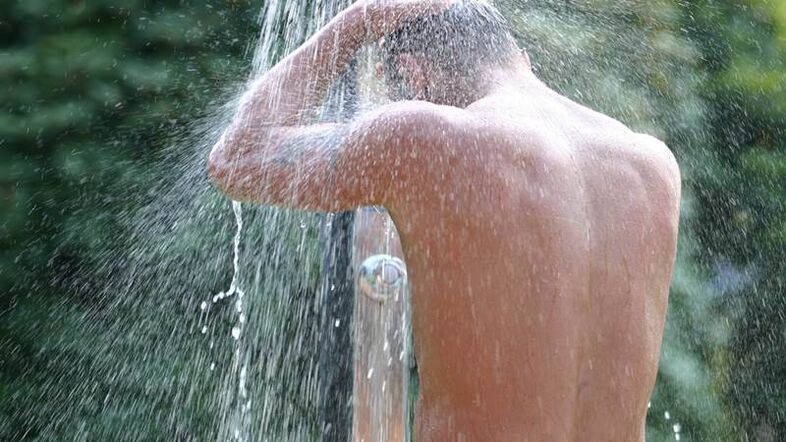コントラストシャワーは男性を元気づけ、効力を高めるのに役立ちます